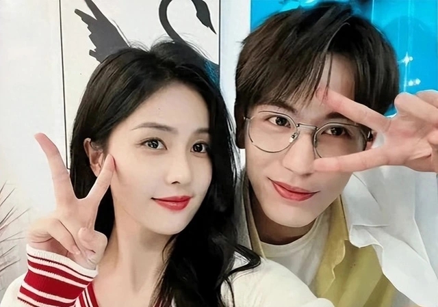 Cặp đôi né tránh nhau nhiều năm qua