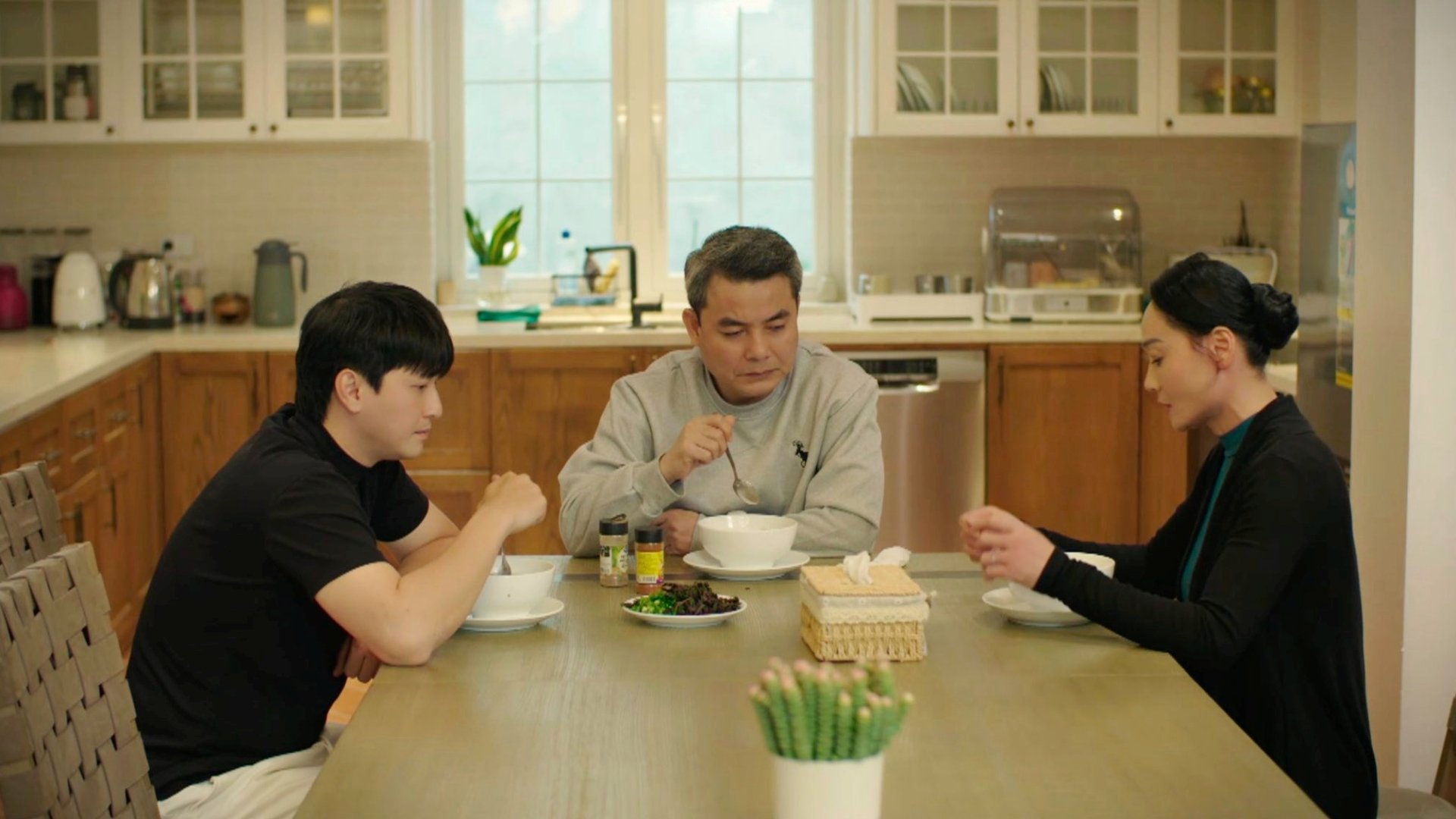 Quân quyết định rời khỏi gia đình sau khi không được cha mẹ chấp nhận tình yêu