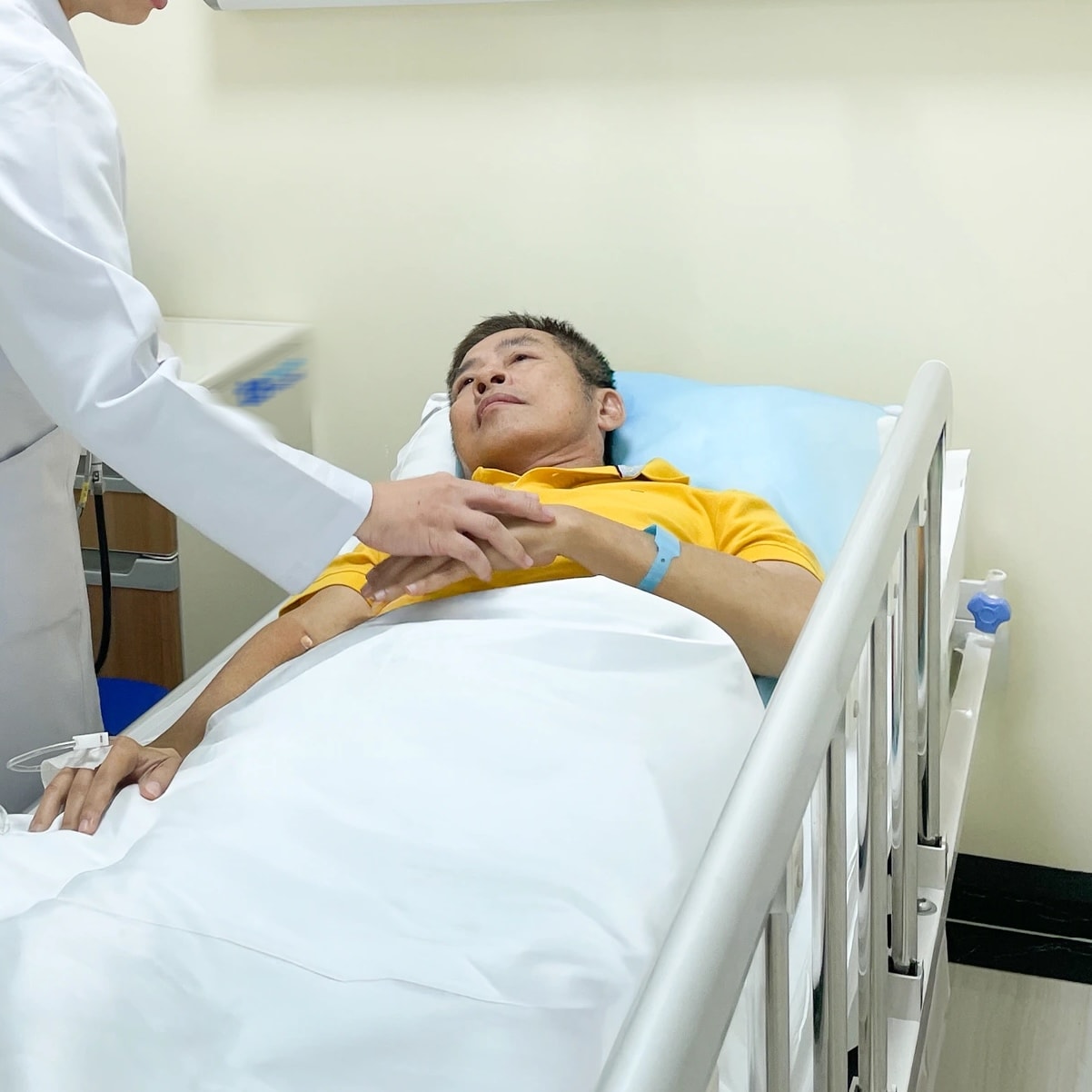 Tháng 11/2025, gia đình cho biết Tấn Beo đã trải qua hơn một năm chống chọi với di chứng của tai biến mạch máu não. Ảnh: Tổng hợp