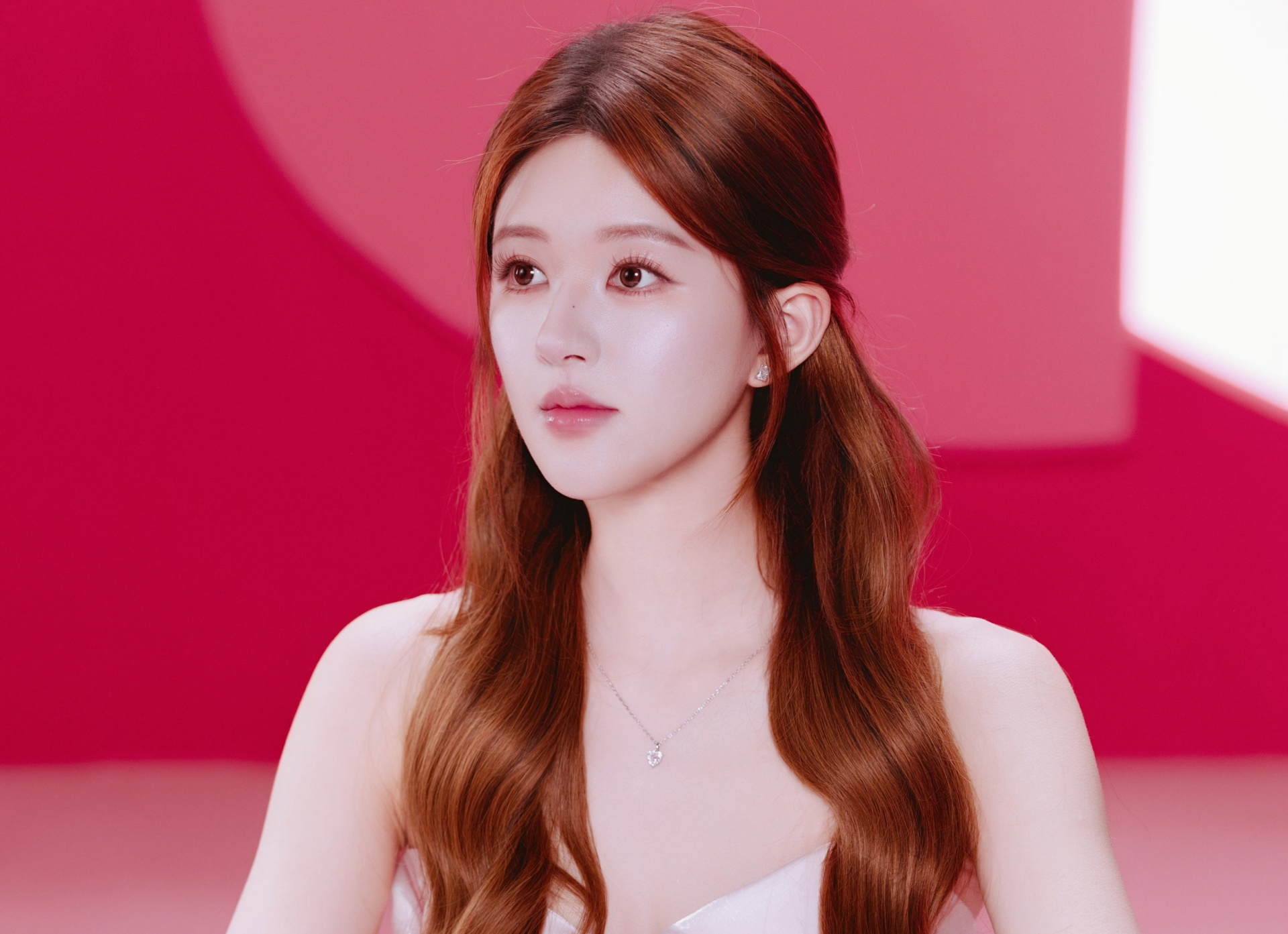 Triệu Lộ Tư lấy lý do bị bệnh không quay lại đóng nốt phim Tình Nhân khiến đoàn phim thiệt hại nặng nề