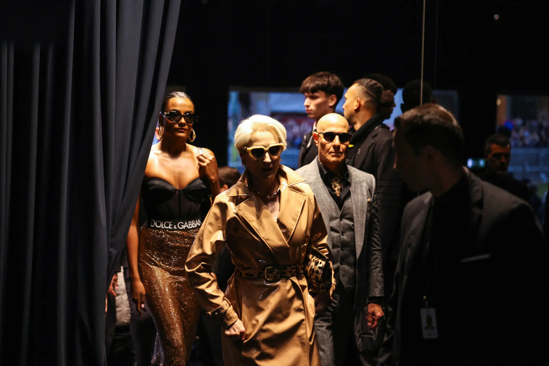 Meryl Streep mang tạo hình Miranda Priestly đến show D&G SS26 nhằm ghi hình trực tiếp tại đây (Ảnh REUTERS)