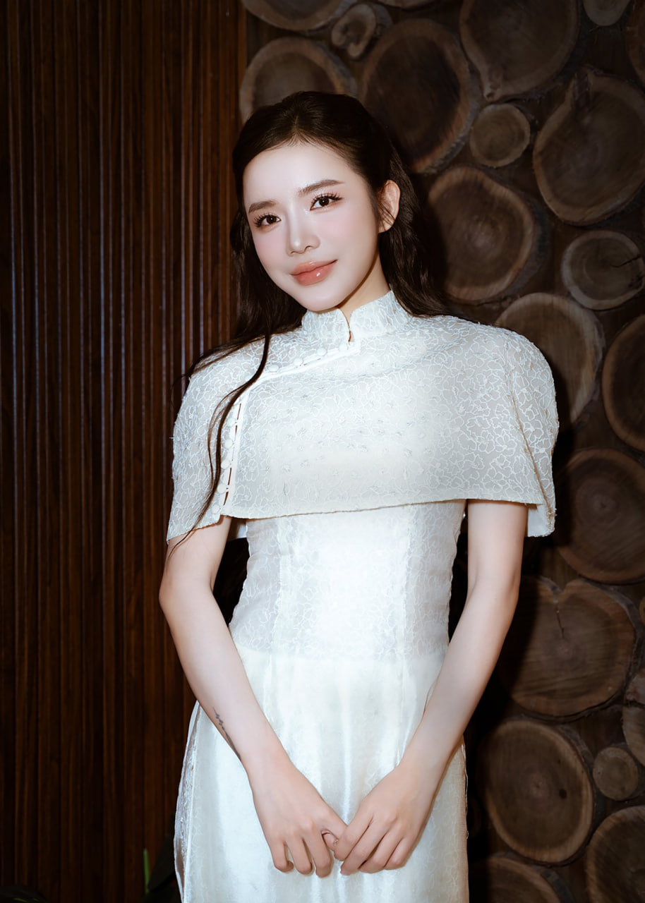 Người hâm mộ hy vọng LyLy sẽ có sự cải thiện trong kỹ năng ứng xử trước truyền thông (Ảnh: FBNV)