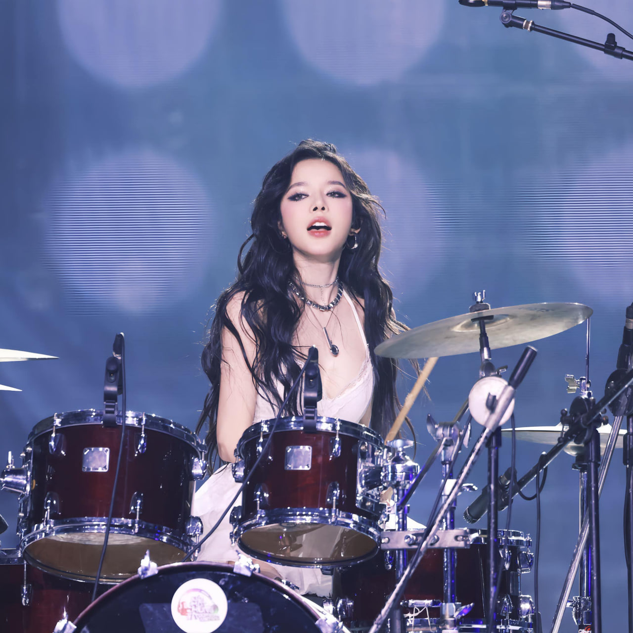 LyLy cũng là một hit-maker mát tay khi đứng sau loạt ca khúc hit trên thị trường nhạc Việt (Ảnh:FBNV)