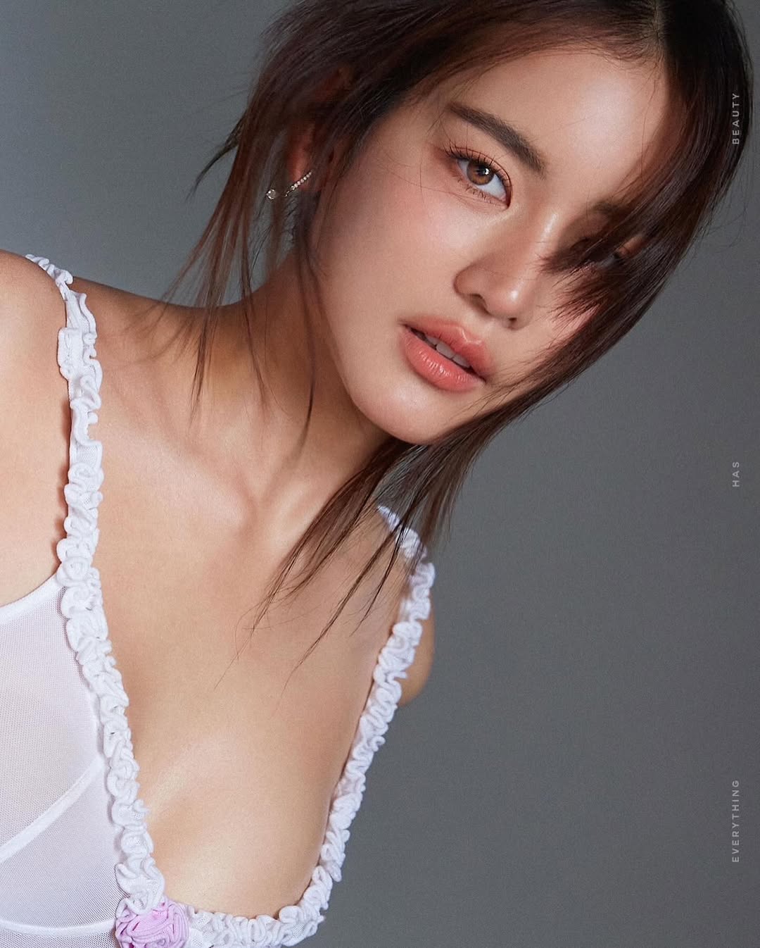 Ngọc nữ showbiz thế hệ mới mắc hội chứng hiếm gặp, chỉ có 1 quả thận nhưng có 2 tử cung