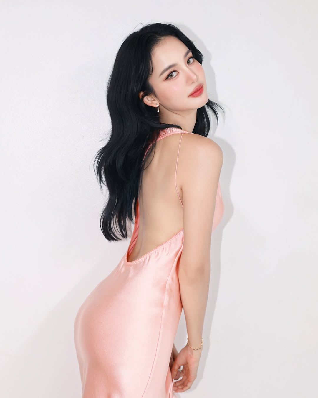 Ngọc nữ showbiz thế hệ mới mắc hội chứng hiếm gặp, chỉ có 1 quả thận nhưng có 2 tử cung