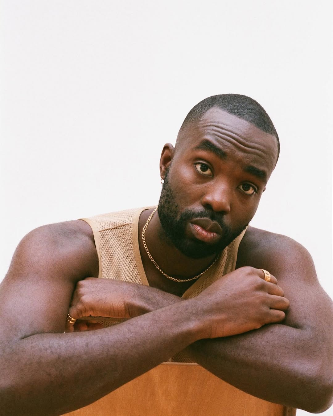 Paapa Essiedu là diễn viên thực lực trong làng nghệ thuật Anh quốc. Ảnh: Instagram.