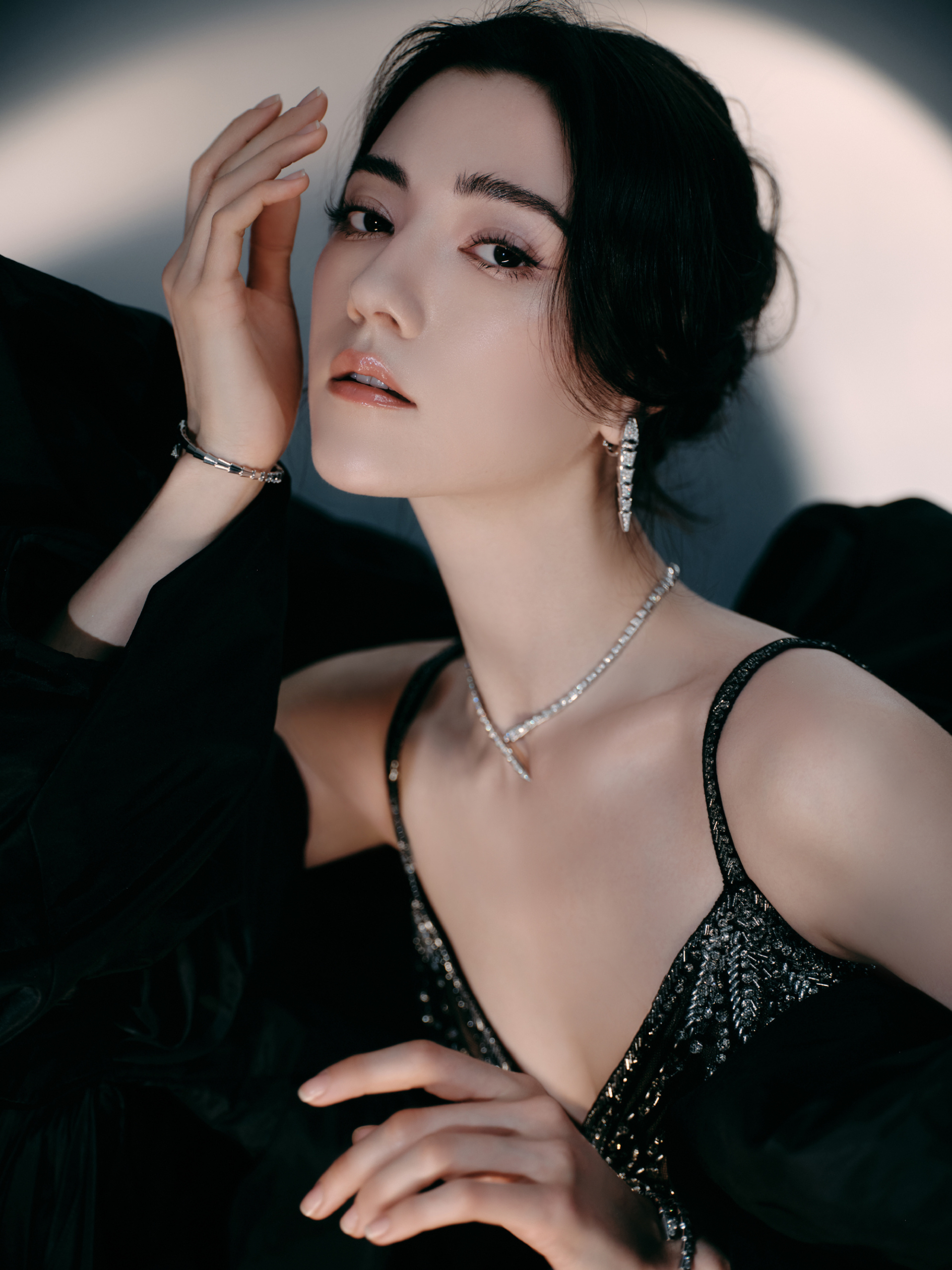 Na Nhiên là bông hồng lai có visual đỉnh nhất showbiz Trung Quốc hiện tại. Ảnh: Sina.