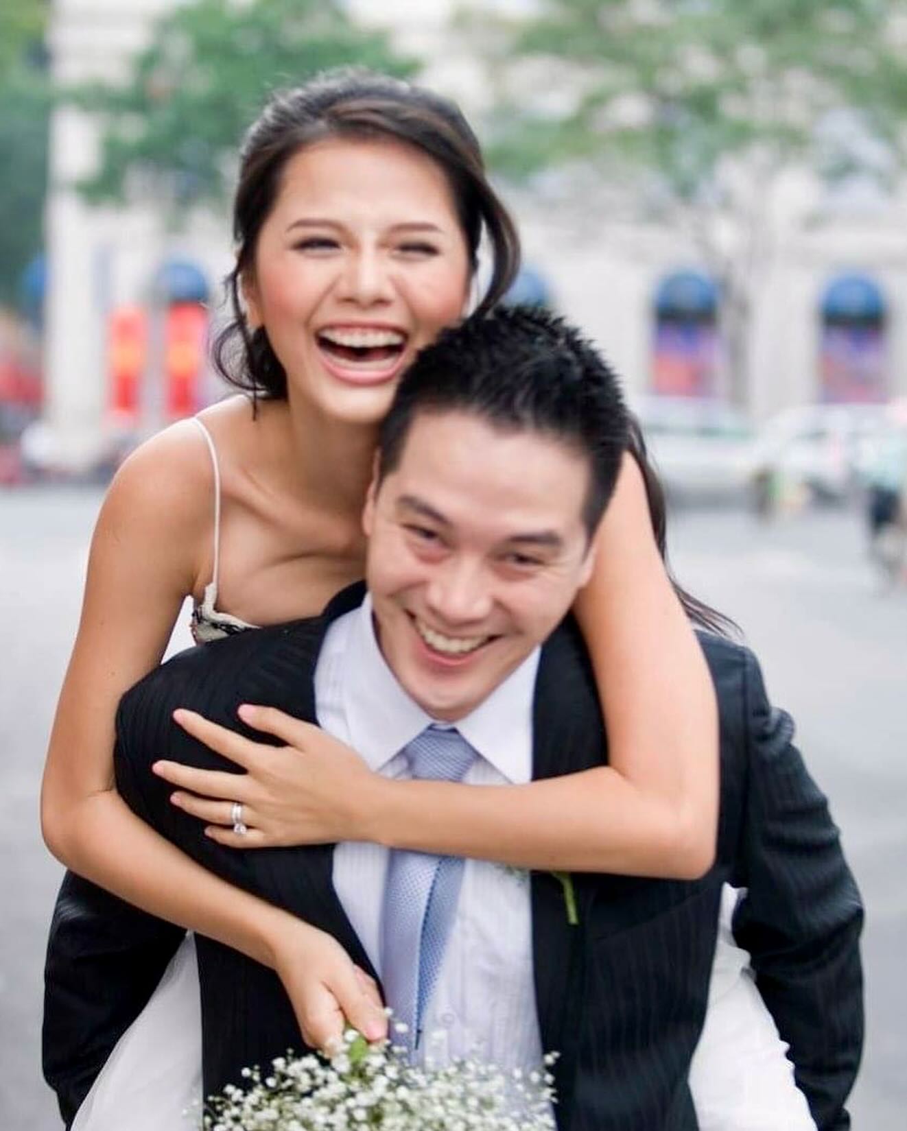 Giữa lúc sự nghiệp phát triển, Vân Anh kết hôn và sang nước ngoài sinh sống