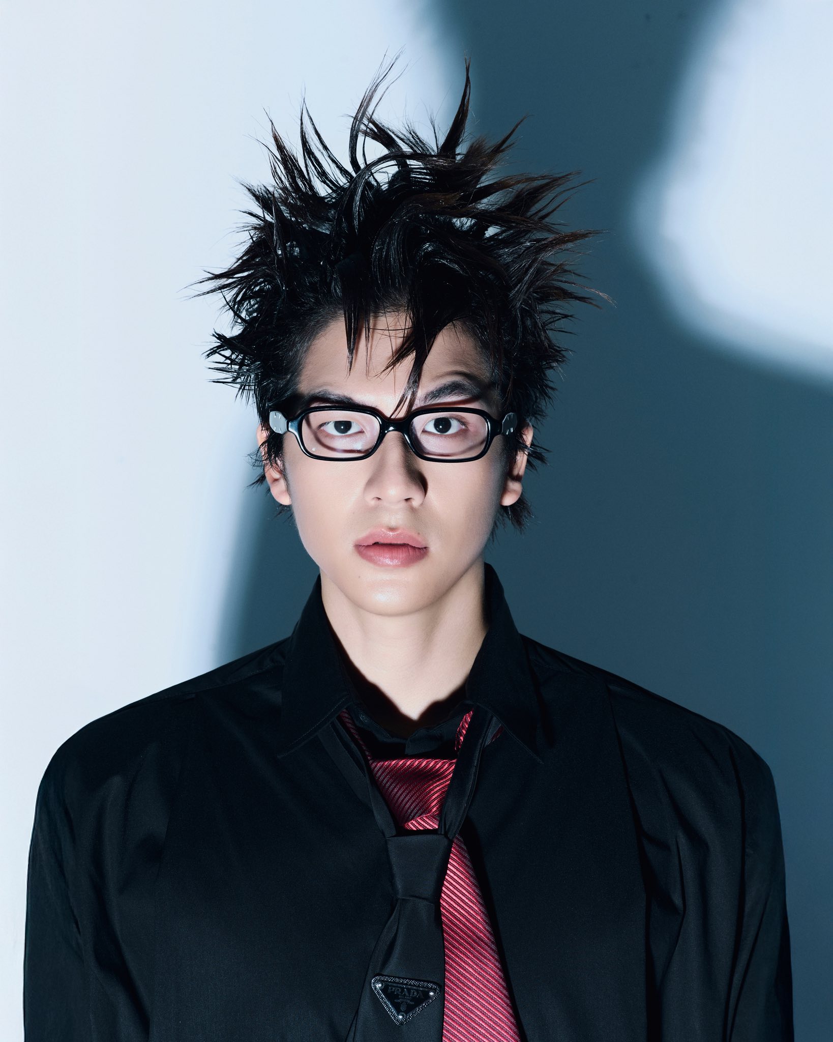 Gương mặt điển trai đủ để Quốc Anh cân mọi phong cách