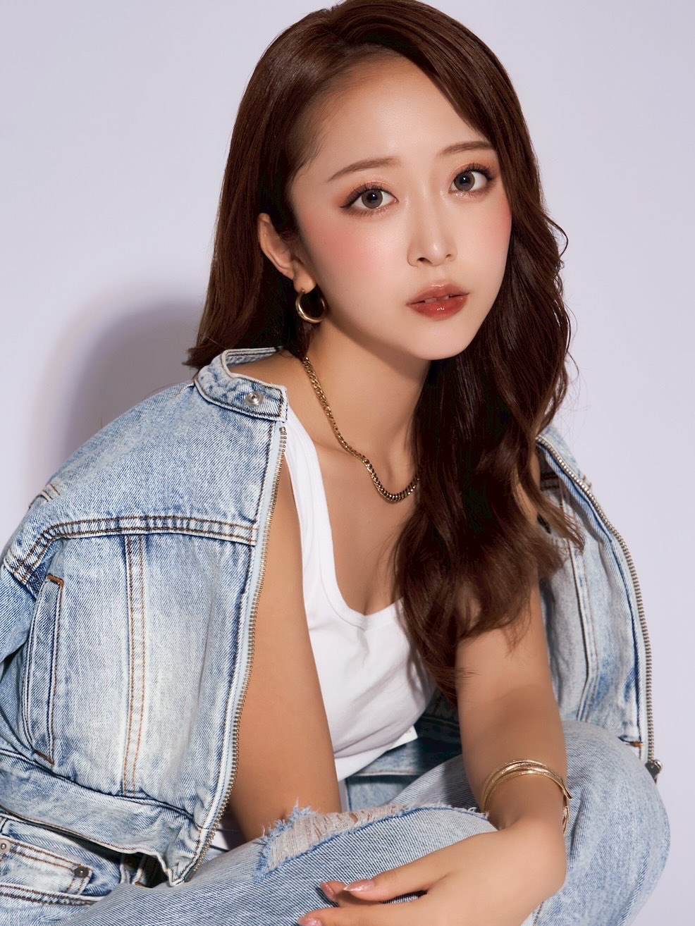 Ngọc nữ Mirichamu sững sờ phát hiện bạn trai ngoại tình với tận 4 người phụ nữ trong 1 lần kiểm tra điện thoại của anh. Ảnh: Yahoo News