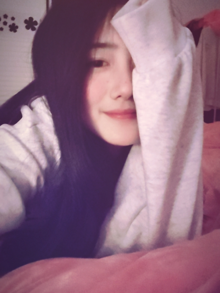 Rầm rộ trend “chụp ảnh che nửa mặt