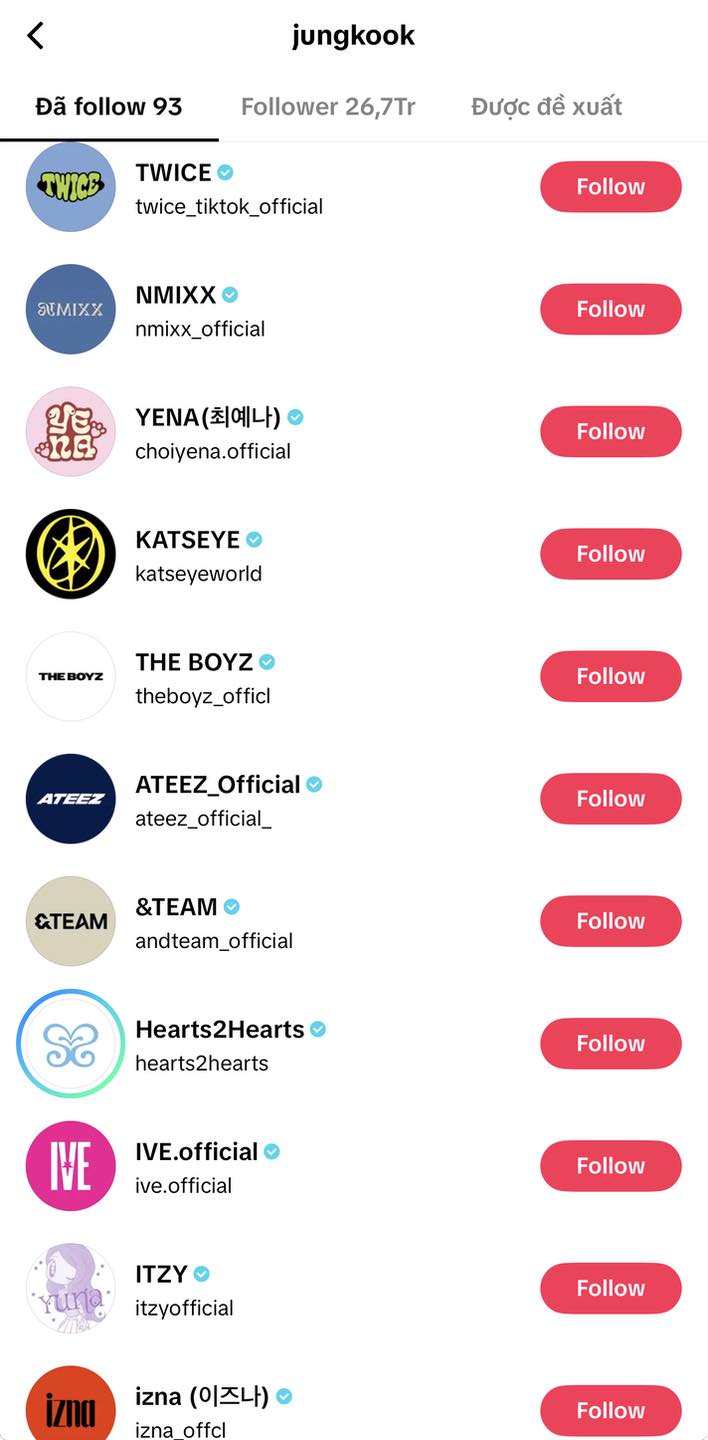 Em út BTS follow cả dàn nhóm nhạc khác như KATSEYE, The Boyz, IVE, ITZY...