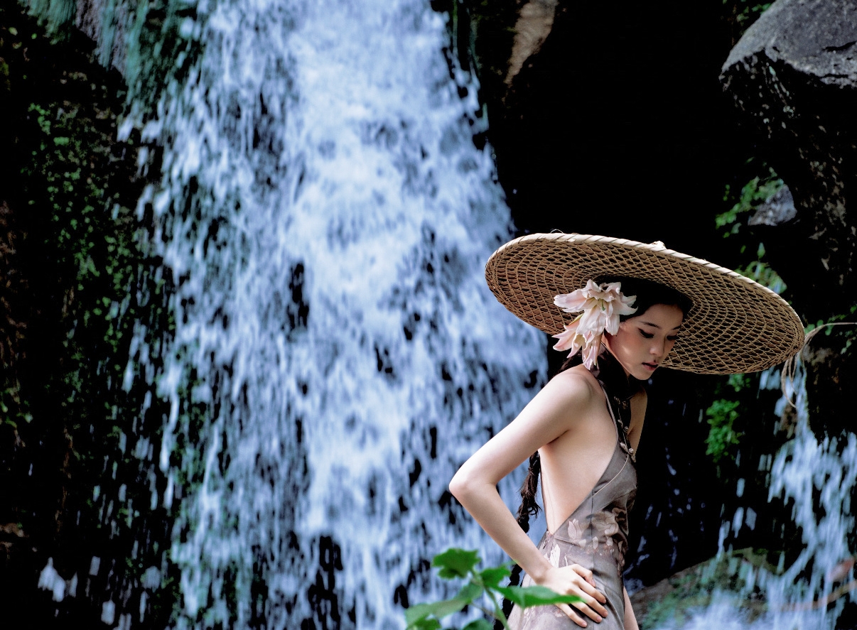 Một vài hình ảnh khác trong bộ ảnh của Âu Dương Na Na