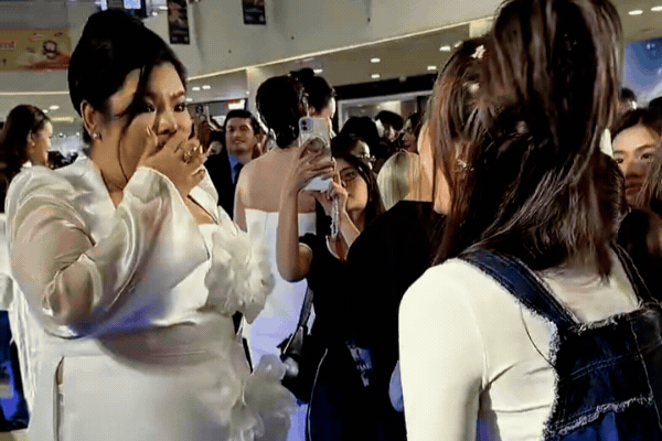 Mỹ nhân Việt đi thảm đỏ mà như “người đến từ hành tinh khác”, đến cả đồng nghiệp cũng há hốc mồm kinh ngạc