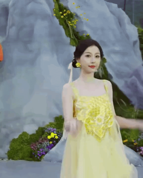 Ngu Thư Hân tái xuất: