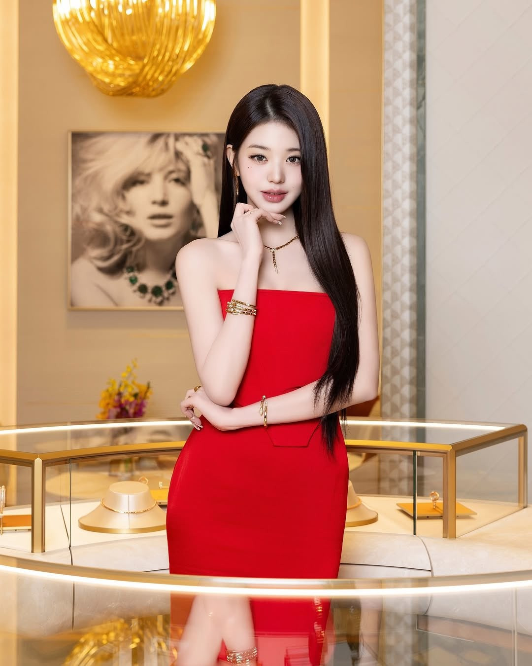 Jang Won Young mới 22 tuổi nhưng đã có 8 năm hoạt động. Ảnh: X