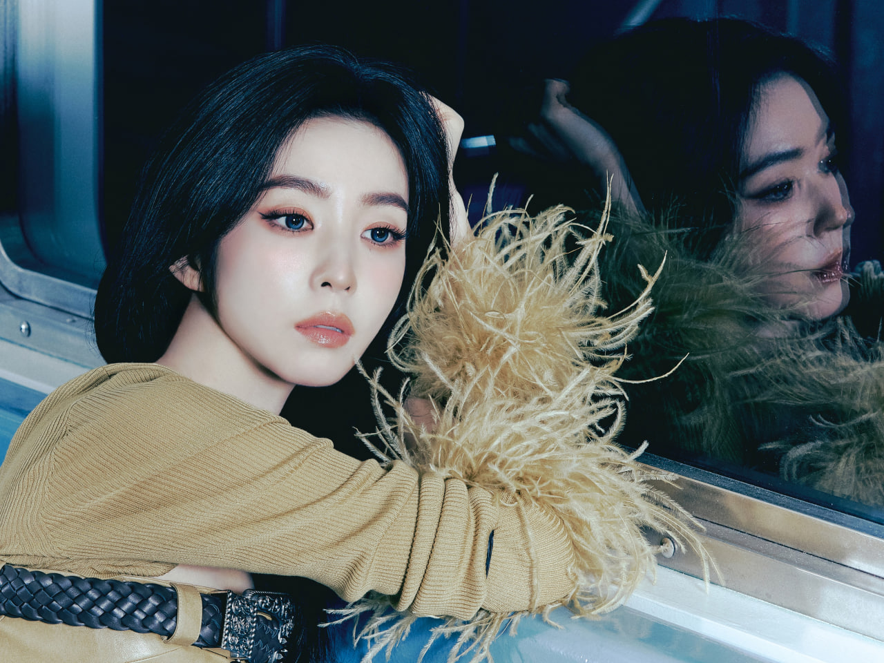 Loạt ảnh teaser của IRENE được fan chia sẻ khắp mạng xã hội (Ảnh:RVsmtown)