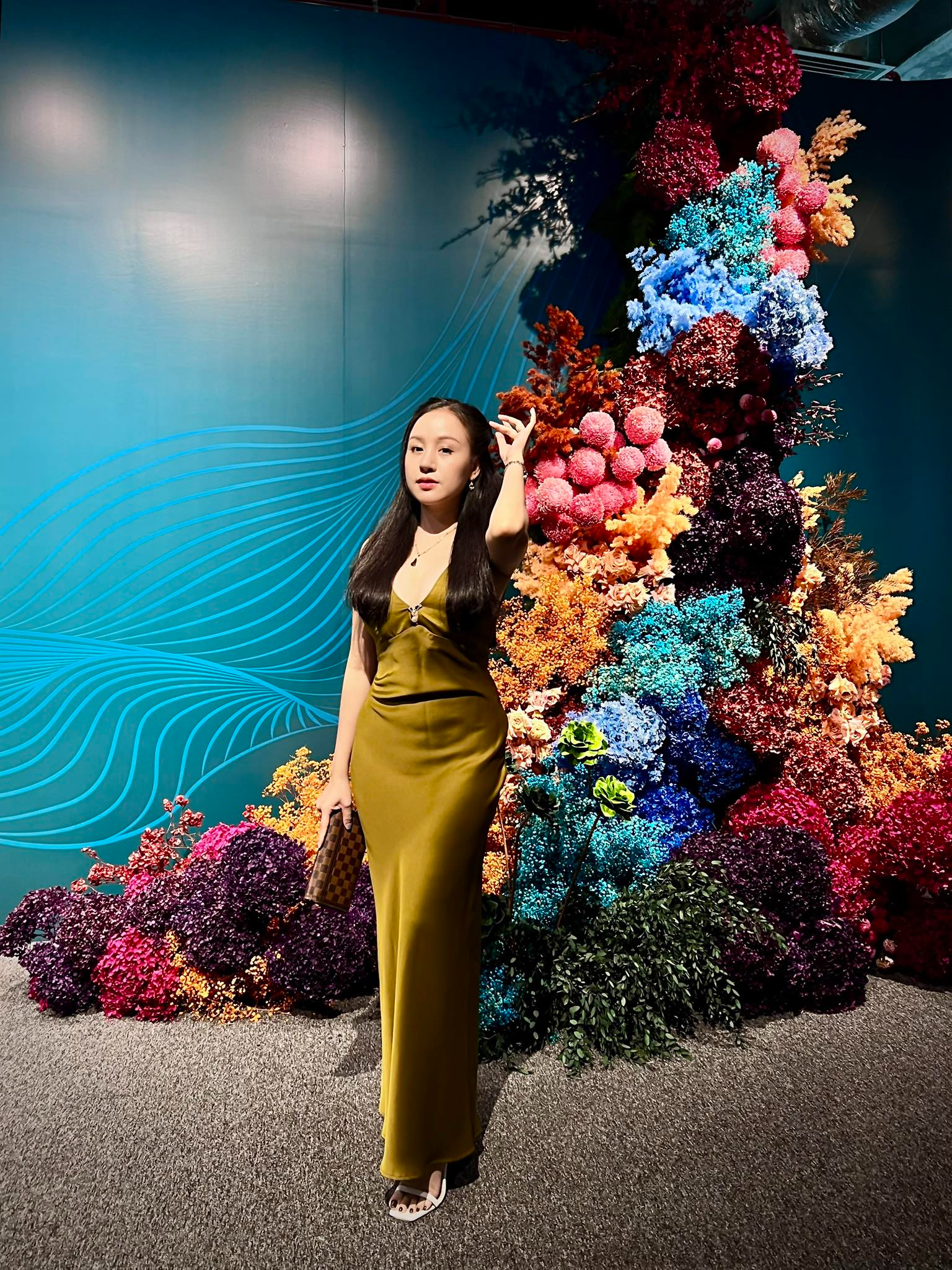 Nhan sắc mặn mà hiện tại của Bà Tưng