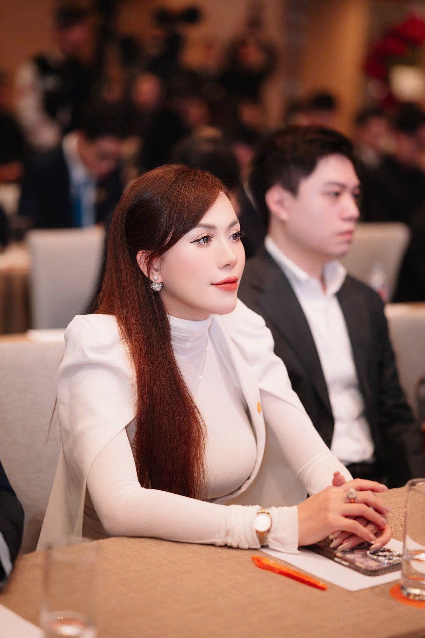 Hiện tại Mai Thỏ đang là Giám đốc truyền thông cho một ngân hàng