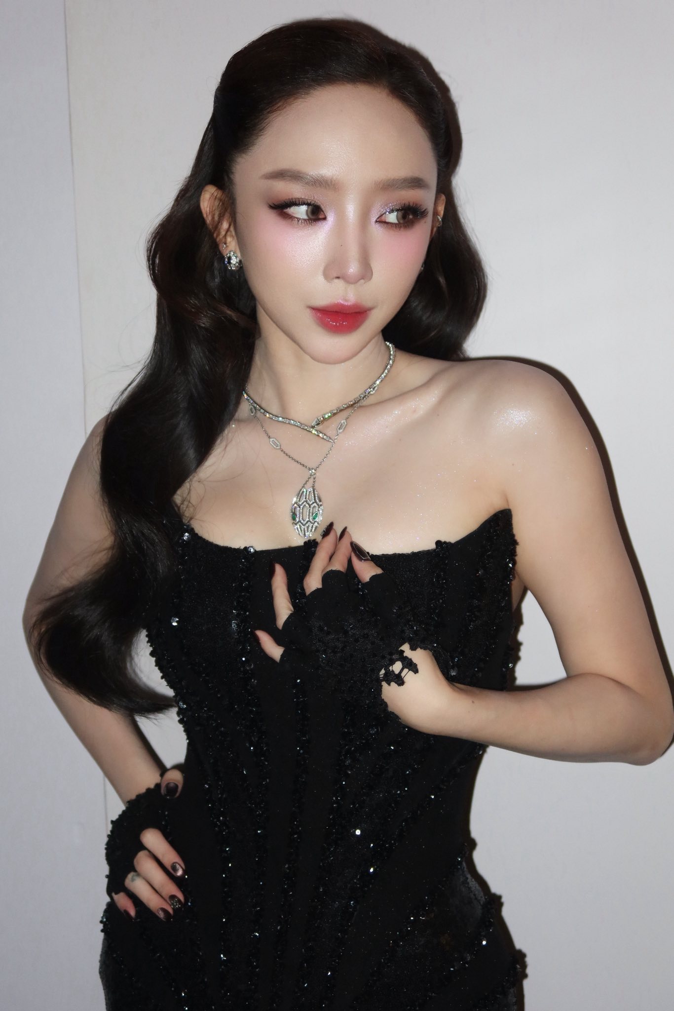 Tóc Tiên phủ sóng với cả các nghệ sĩ quốc tế