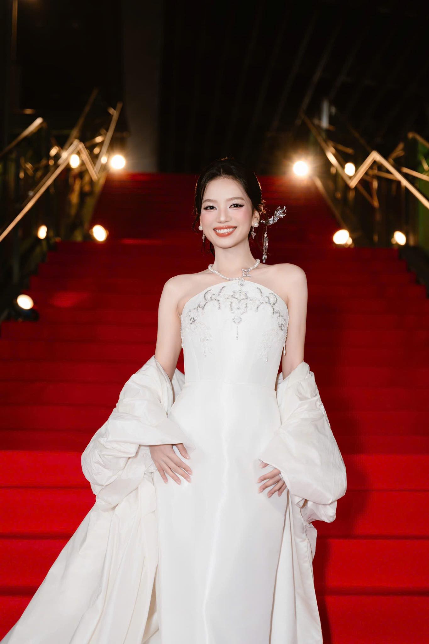 Lê Hạ Anh cũng là ứng viên tiềm năng cho ngôi vị ngọc nữ thế hệ mới