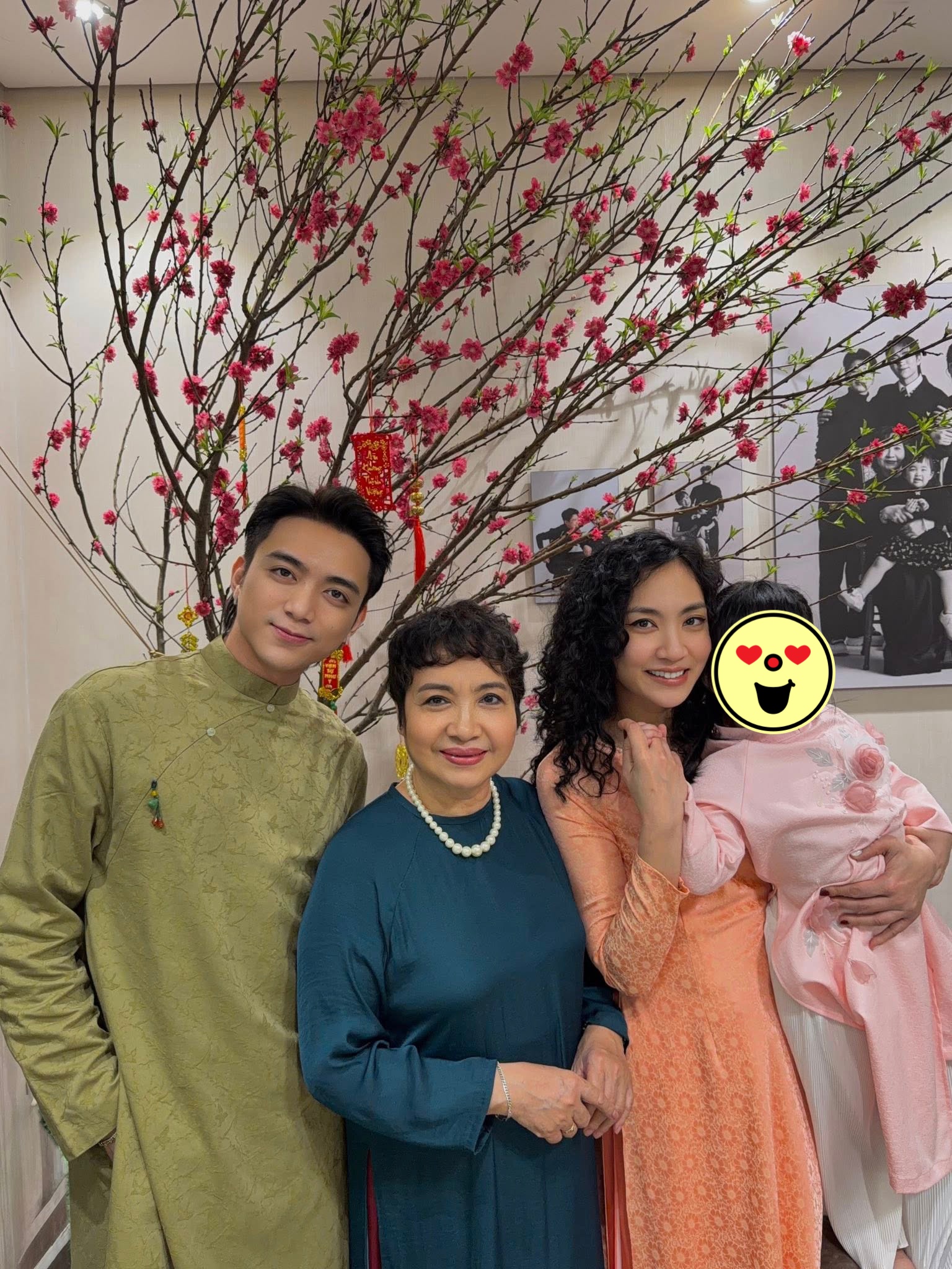 SOOBIN và mẹ cùng chị gái và các cháu đón Tết hồi tháng 2/2026