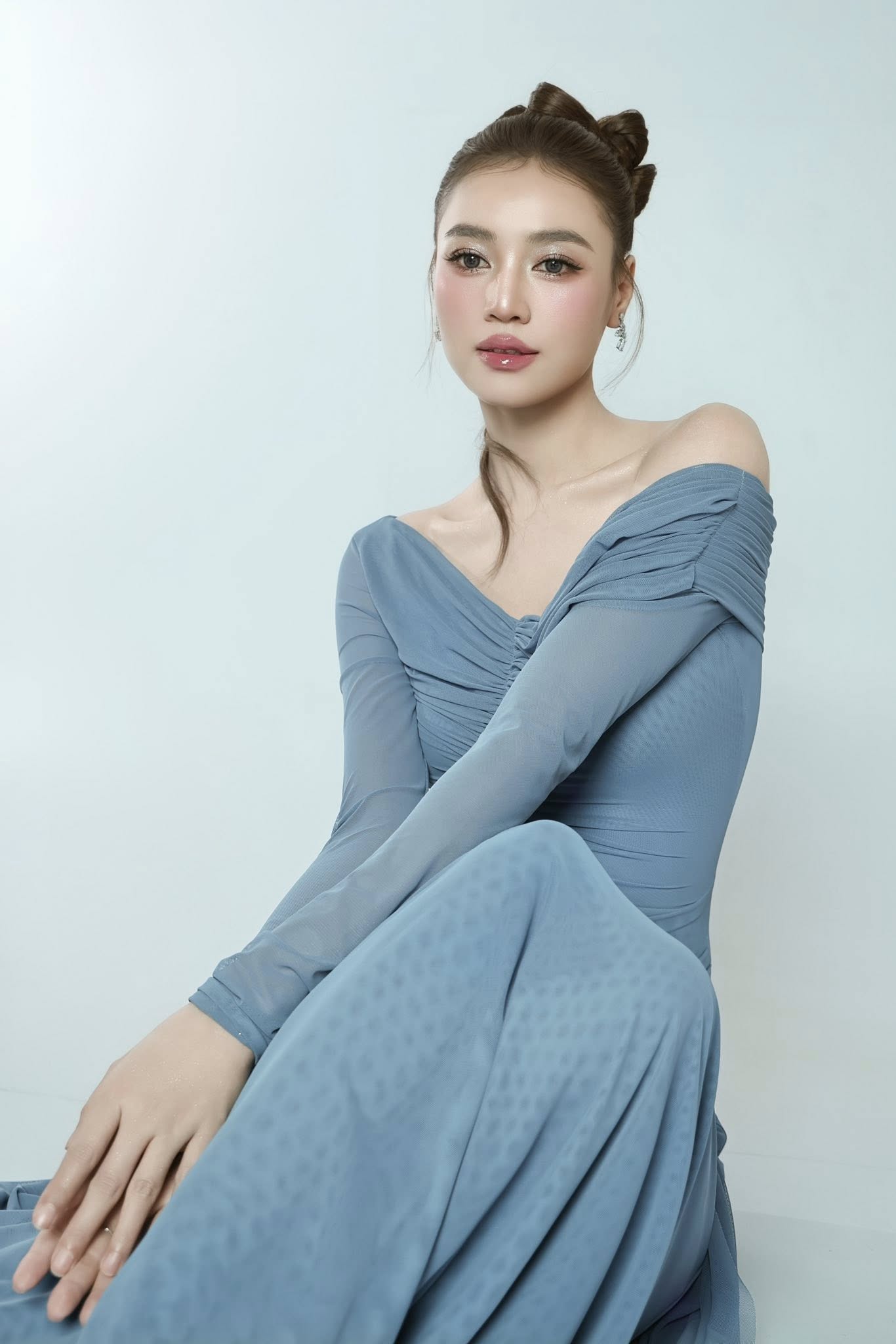   Bước ra từ bộ phim đình đám Cánh đồng bất tận, Ninh Dương Lan Ngọc nhanh chóng khẳng định thực lực diễn xuất và trở thành cái tên được săn đón. Ảnh: FBNV  