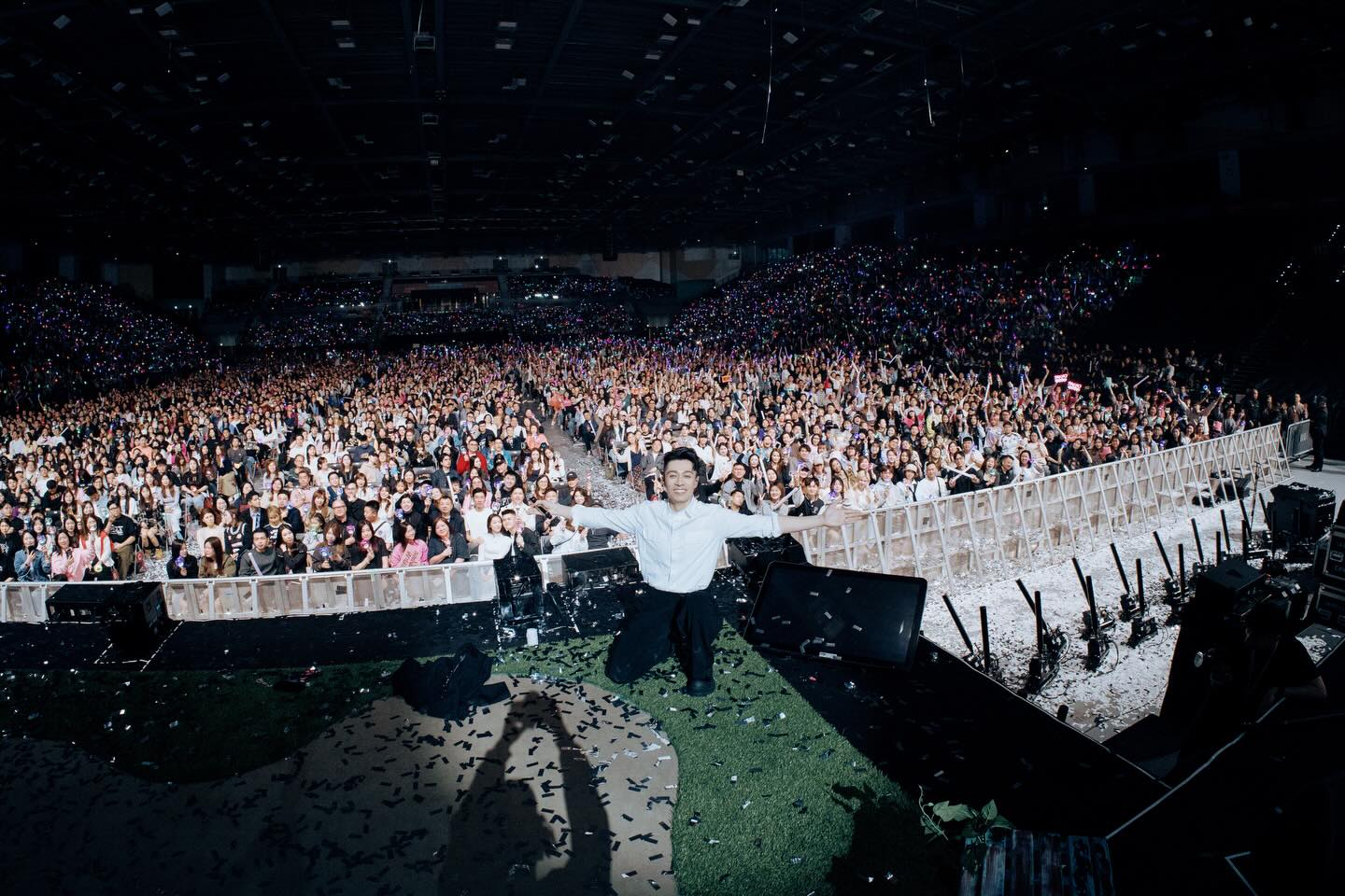 Clip: Khán giả nữ sân si “giật spotlight” của người khác, cái kết khiến MXH hả hê