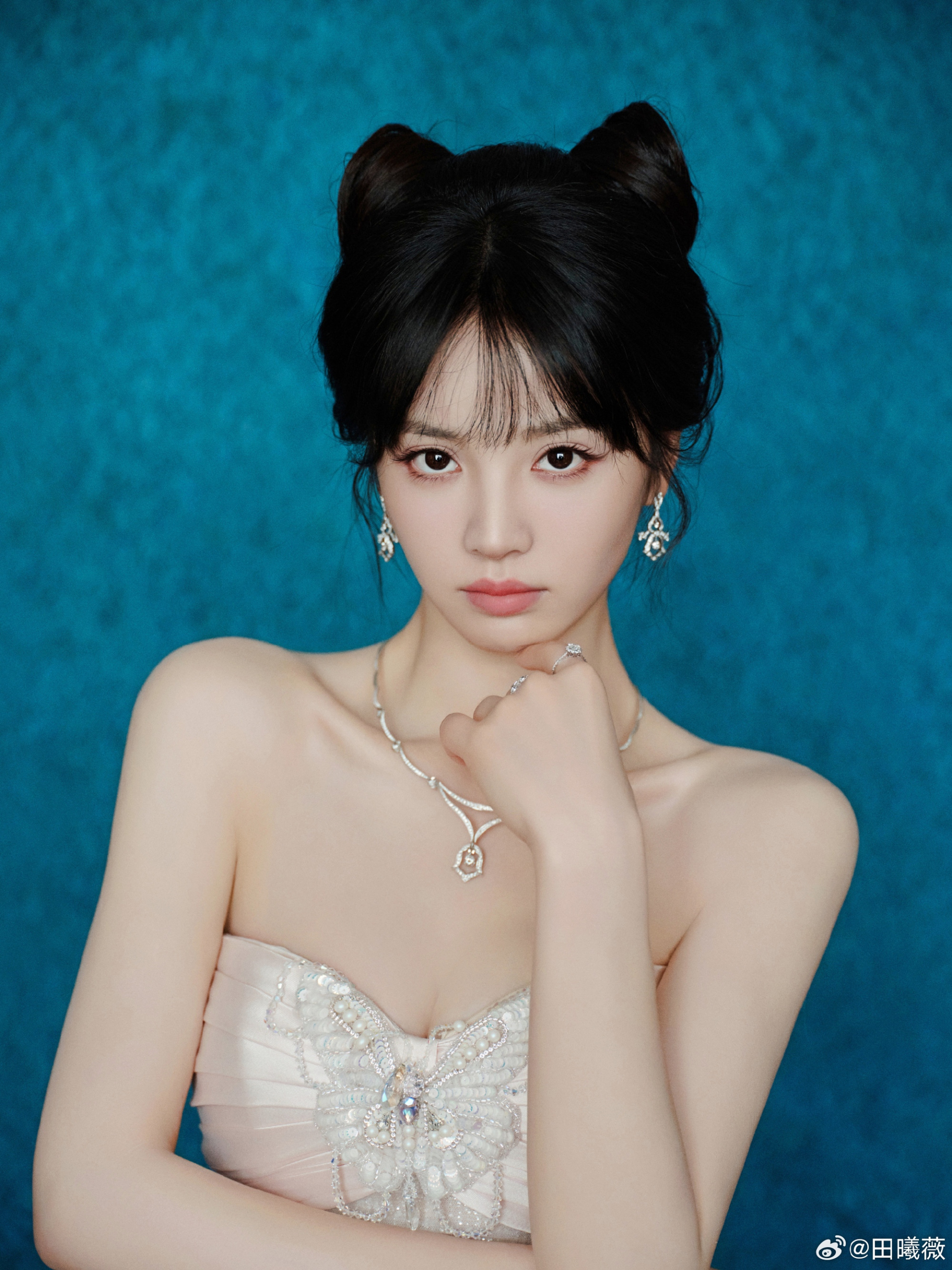 Người trong showbiz cho biết Điền Hi Vi không đơn giản như vẻ ngoài ngây thơ của cô. Ảnh: Weibo.