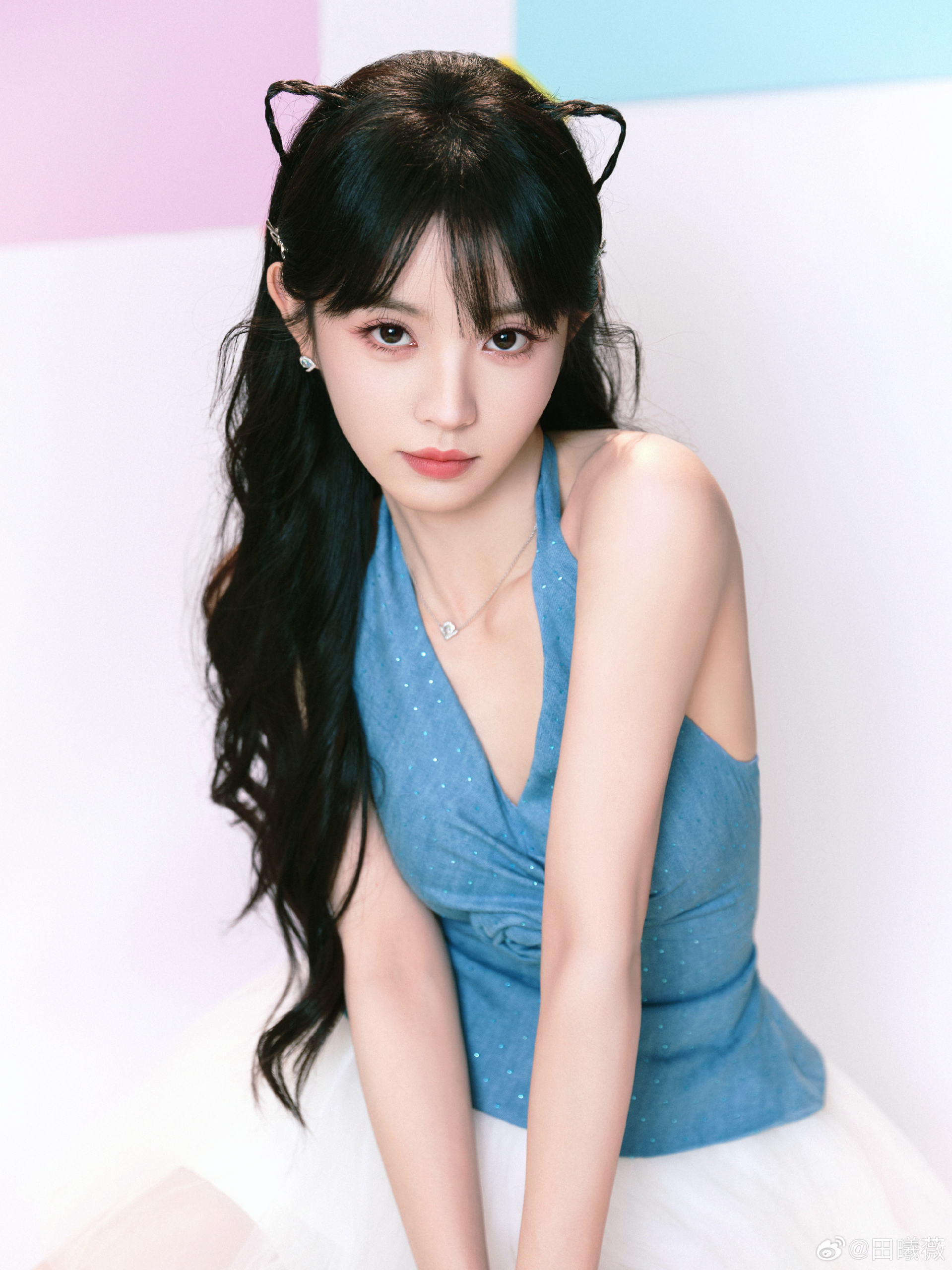 Scandal tặng cây lăn bụi 10.000 đồng ở Đêm hội Weibo 2023 là cột mốc khiến Điền Hi Vi bị gắn mác nham hiểm nhất showbiz. Ảnh: Sohu.