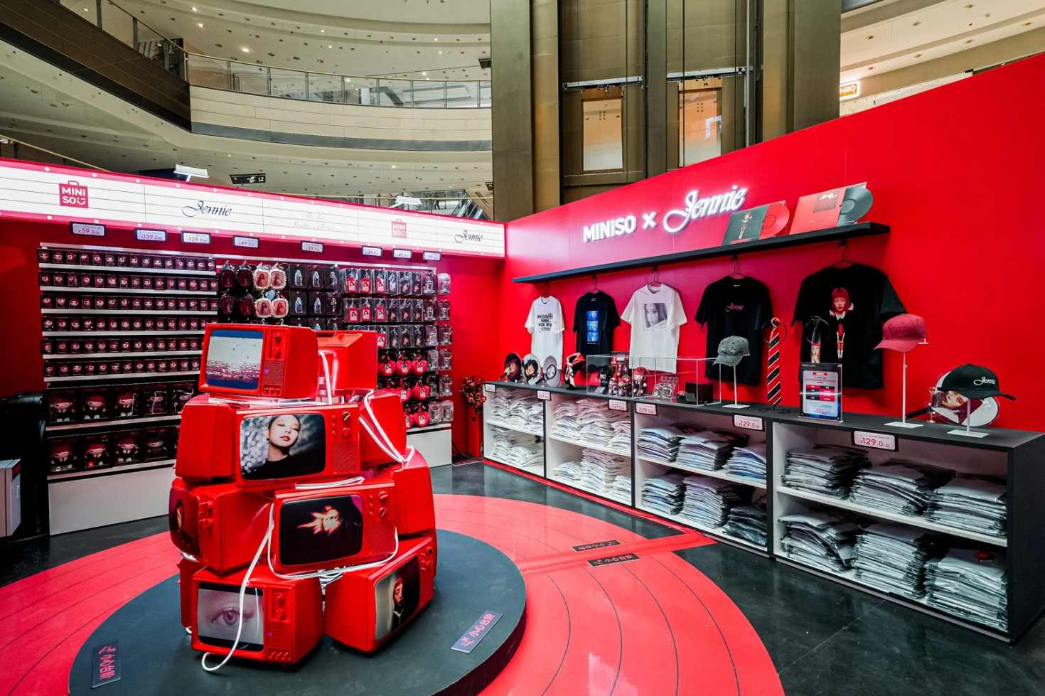 Thẩm mỹ Jennie với mức giá MINISO là lý do khiến BST này cháy hàng diện rộng (Ảnh brandinginasia).