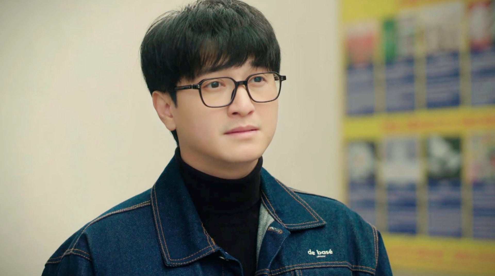 Quân là một chàng trai hiền lành, không giỏi xử lý tình huống