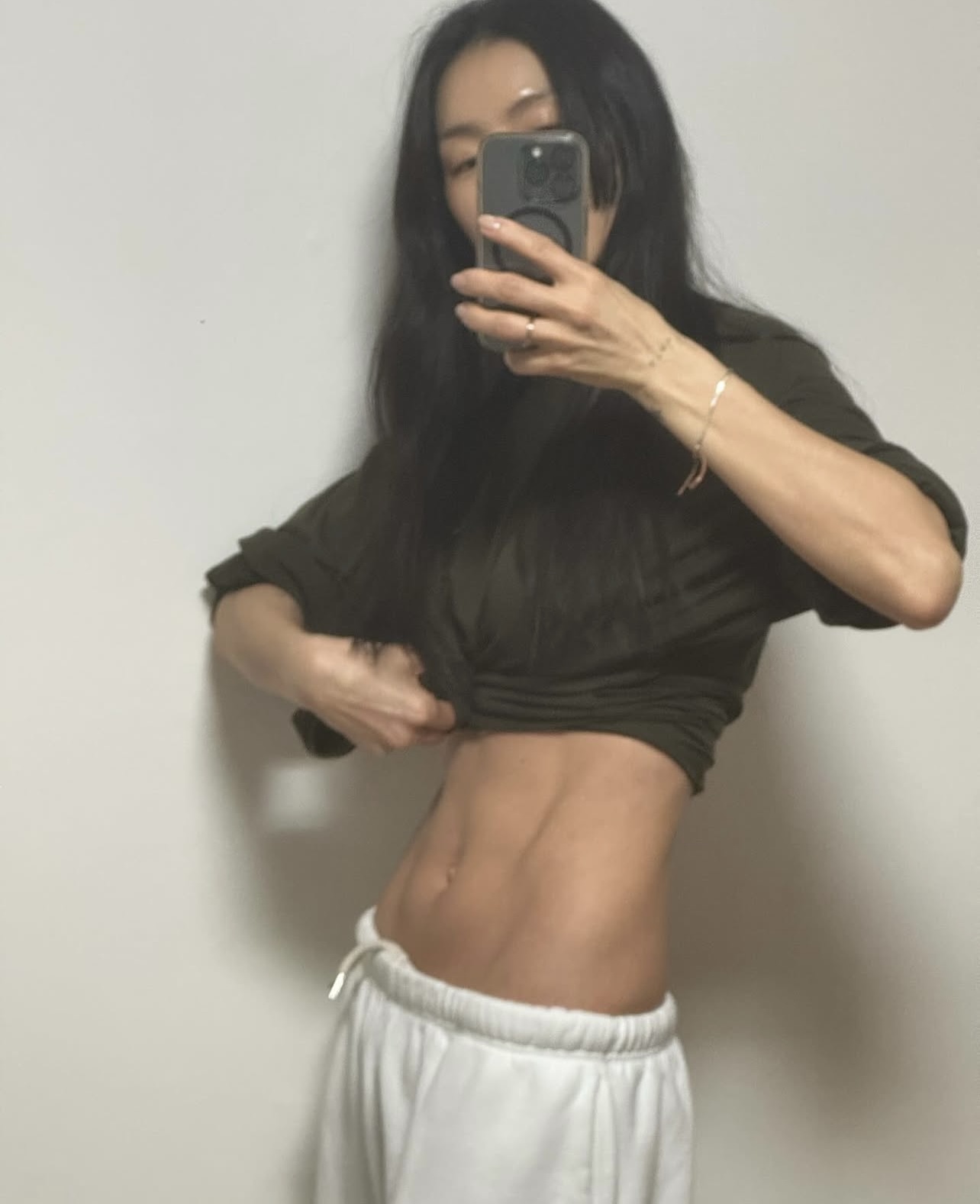 Body hiện tại của Kahi dù đã là mẹ 2 con. (Ảnh: Instagram)