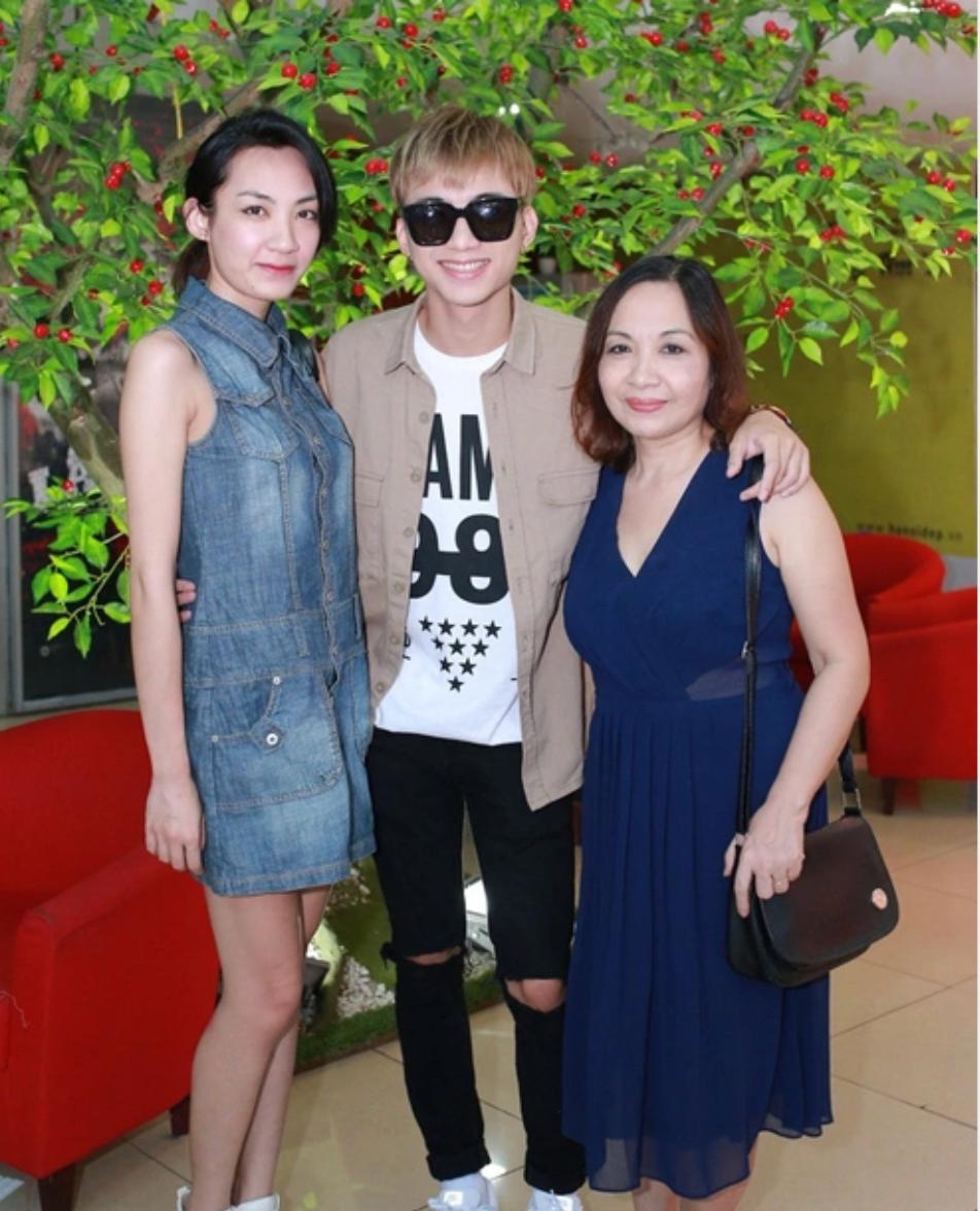 SOOBIN lần đầu khoe chị gái và mẹ tại một sự kiện cách đây 10 năm