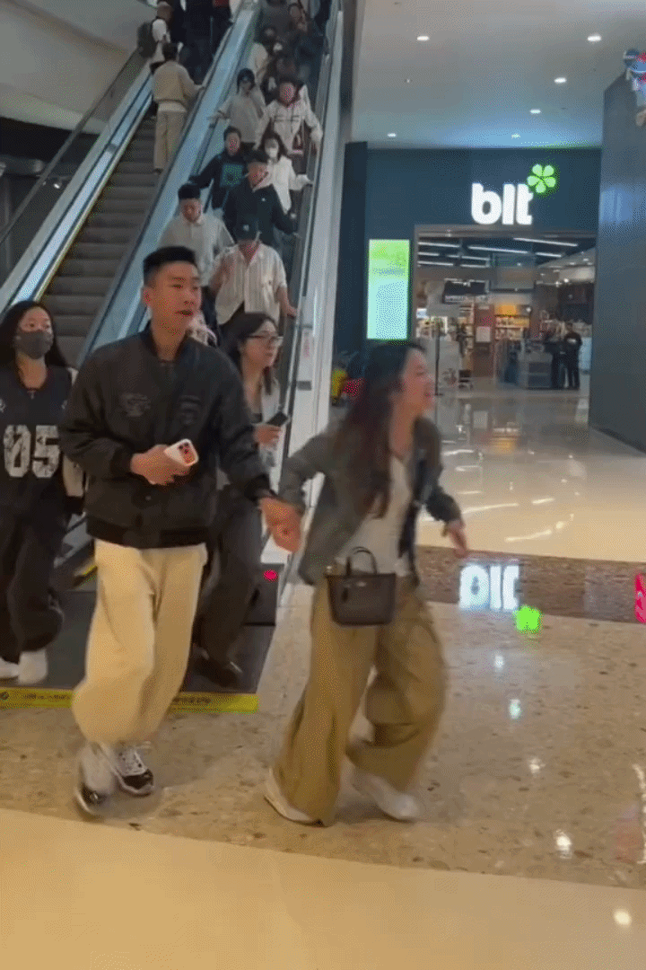 Những cuộc đua giữa TTTM không khác gì giành slot ở concert (Ảnh Douyin).