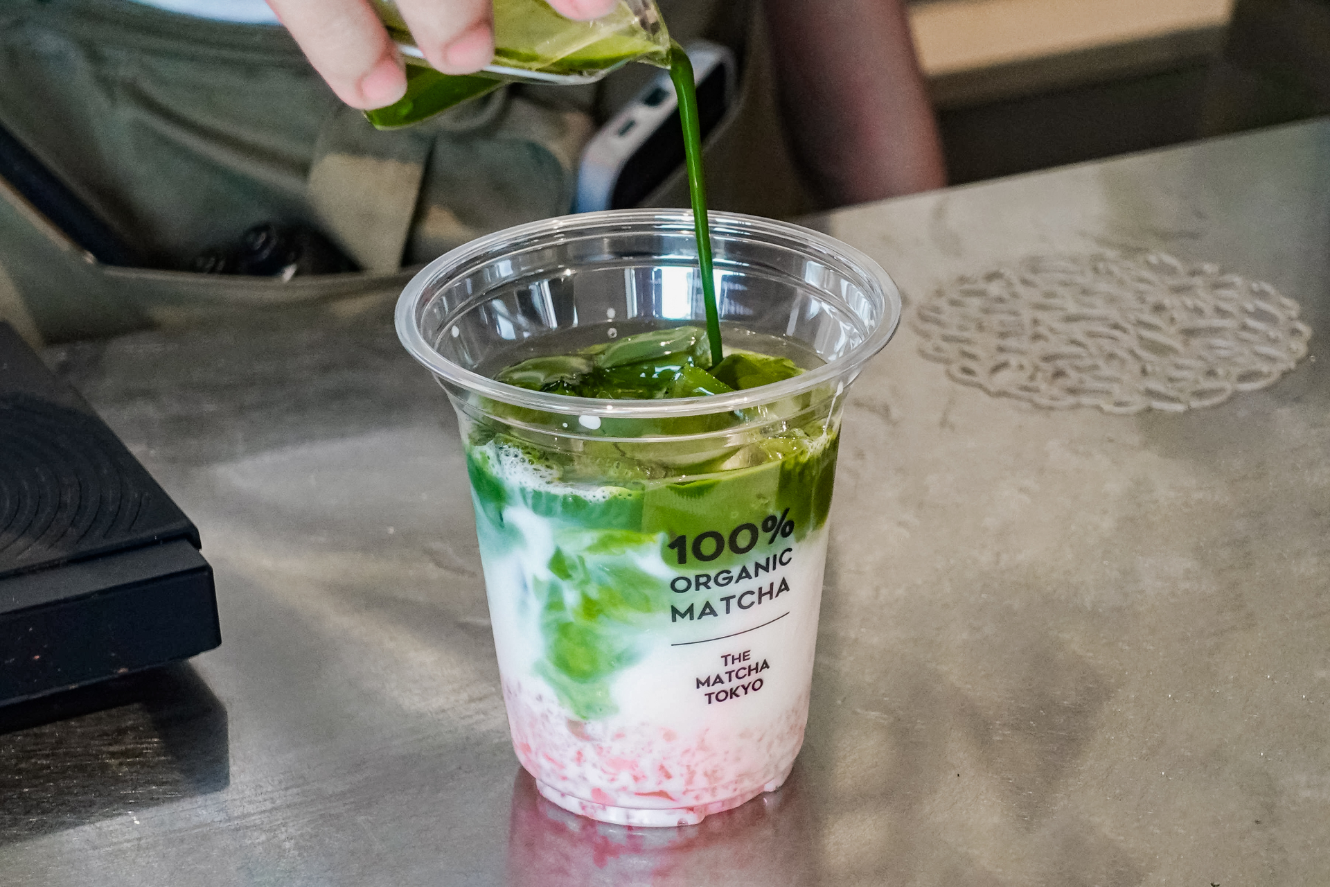 Hàng matcha đắt nhất nhì Việt Nam cân từng viên đá khi pha chế, tháng nào cũng có chuyên gia về kiểm tra