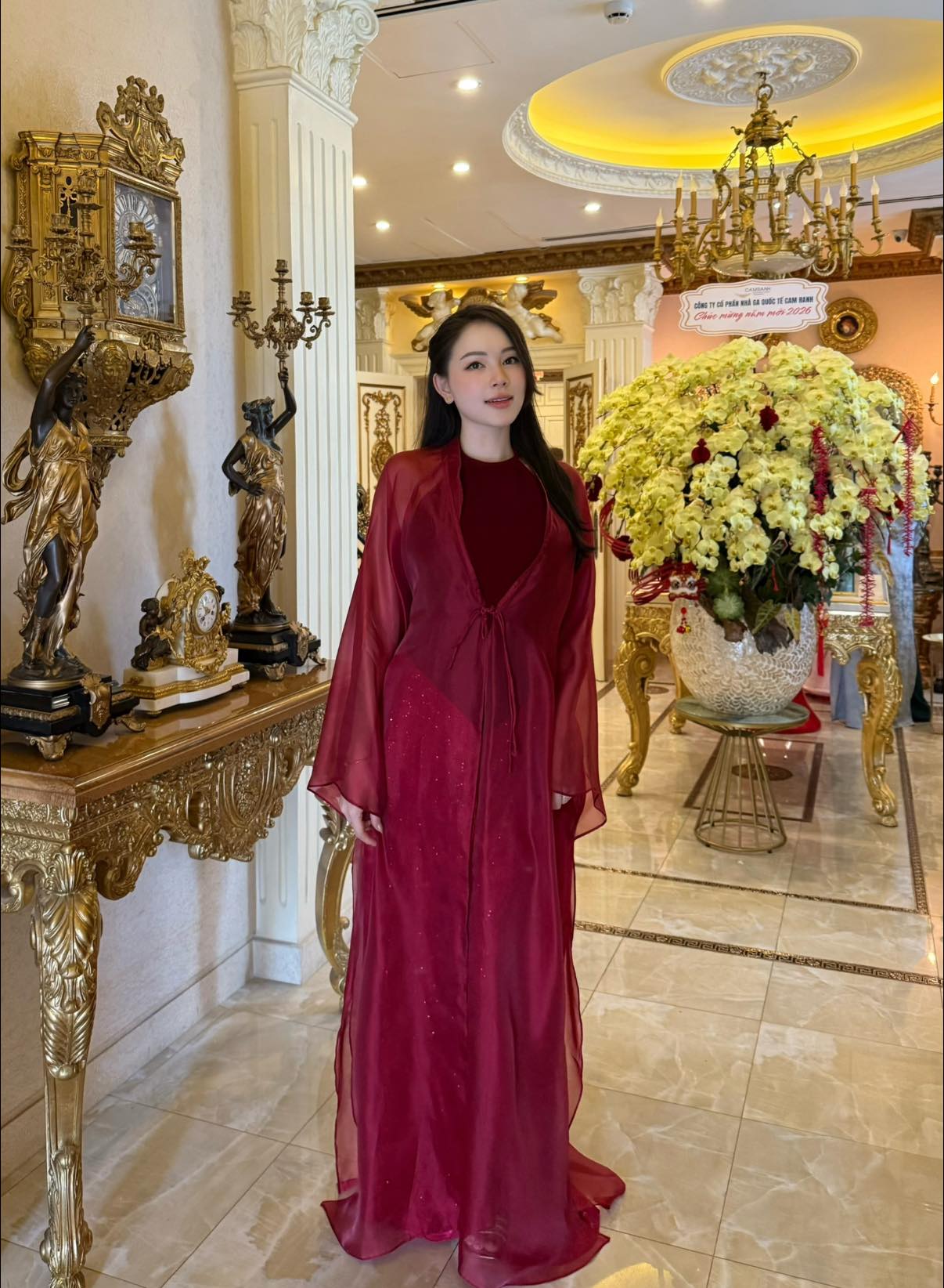 Trong dịp Tết vừa qua, Linh Rin cũng chọn trang phục rộng thùng thình 