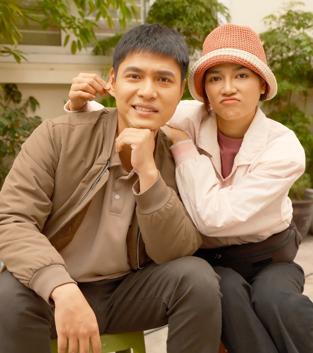 Anh Đào và Tô Dũng nổi hơn cả cặp đôi chính