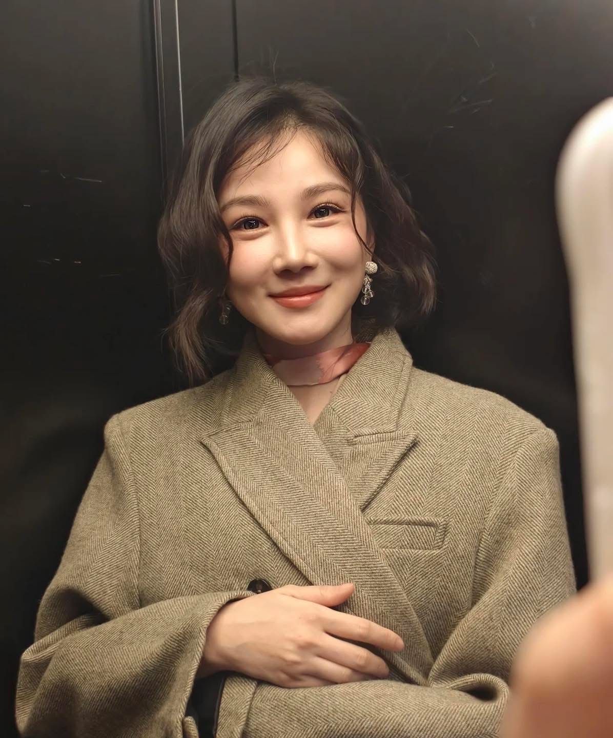 Nhan sắc của nữ diễn viên ngày càng đơ cứng đến đáng sợ. Ảnh: Sohu.