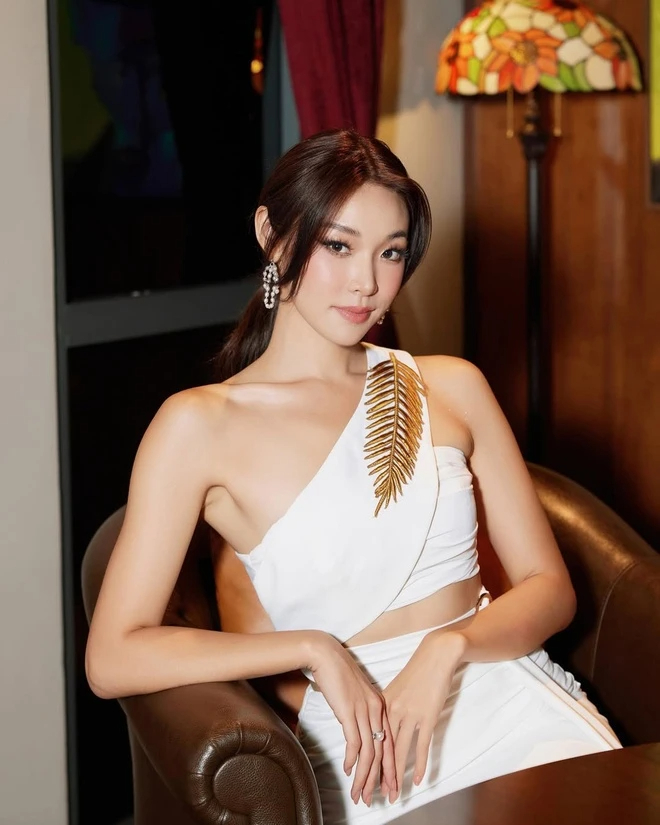 Cô gái sinh năm 1999 có gương mặt xinh đẹp...