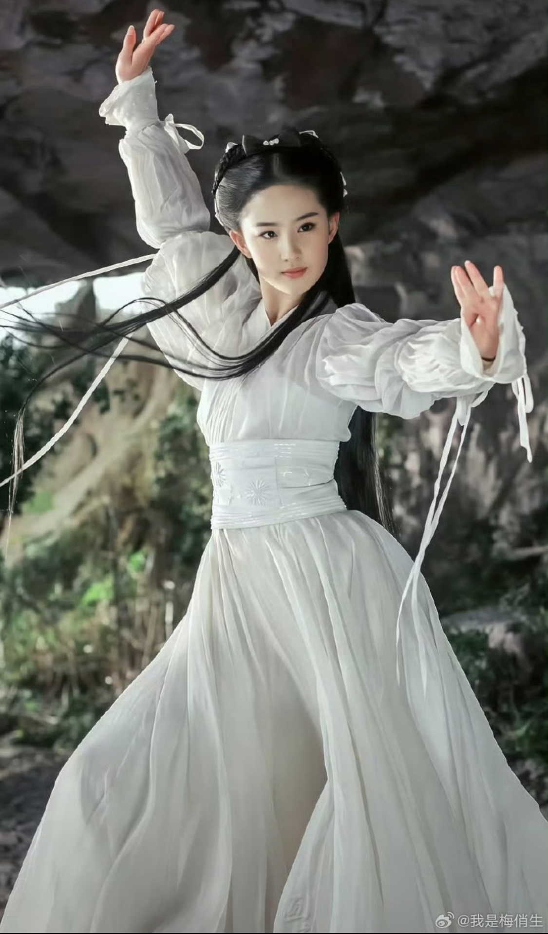 Lộ diện Tiểu Long Nữ bản mới ai nhìn cũng thở dài: Nhan sắc phá nát nguyên tác, còn lâu mới bằng Lưu Diệc Phi