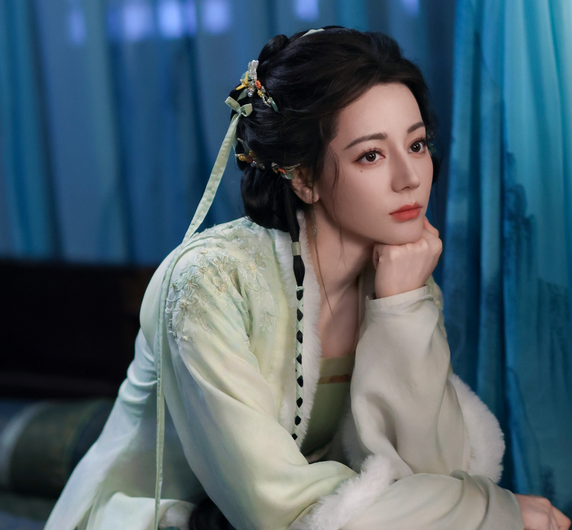 Địch Lệ Nhiệt Ba lại tiếp tục gây thất vọng với tác phẩm mới