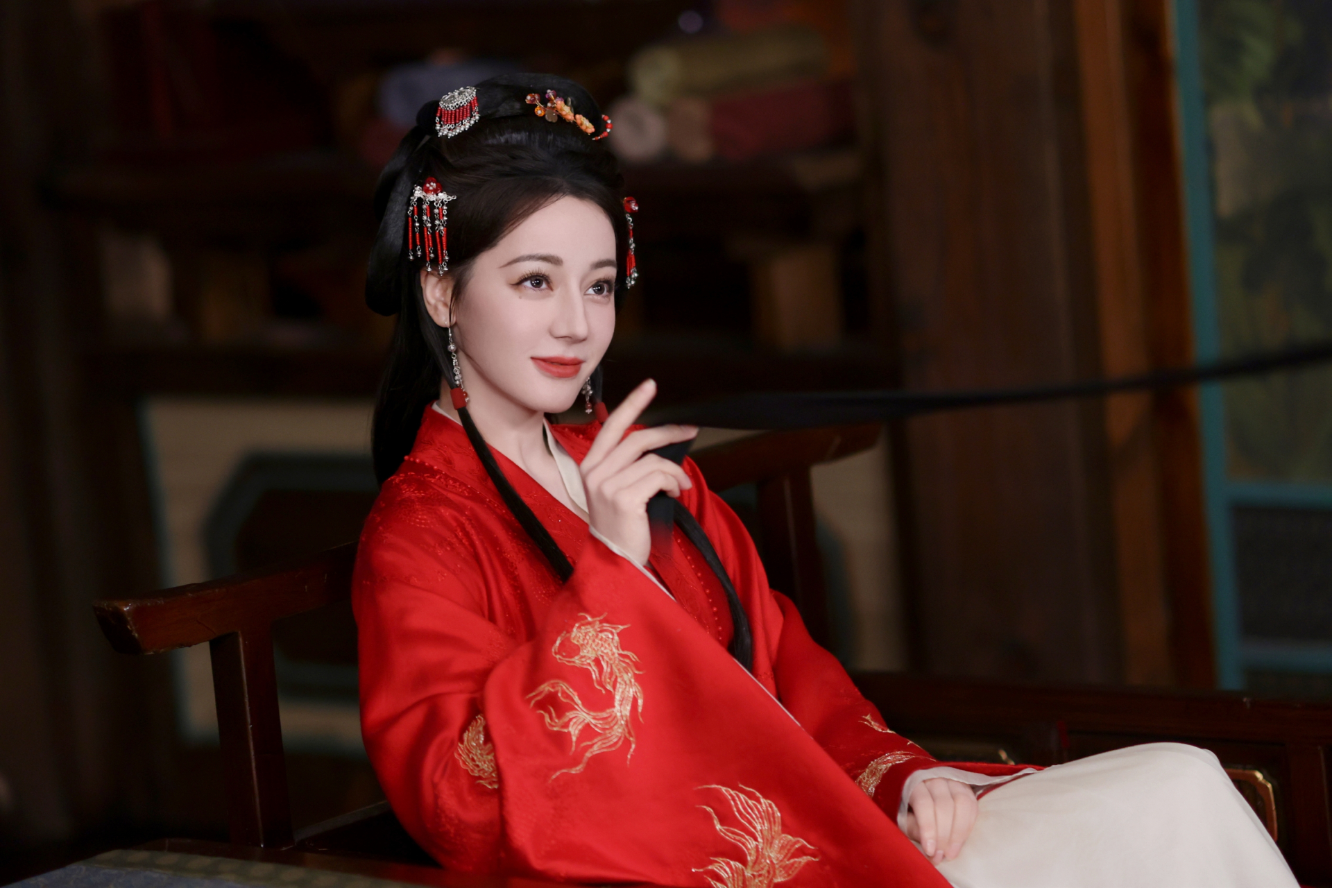 Vai diễn của Địch Lệ Nhiệt Ba thực chất được xây dựng rất cuốn hút, nhưng do diễn xuất của cô hạn chế nên không làm khán giả say mê