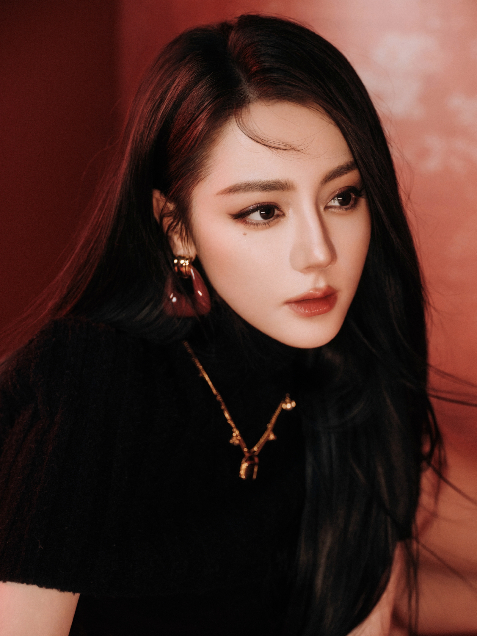 Nhiệt Ba đang bị các đối thủ và đàn em vượt qua