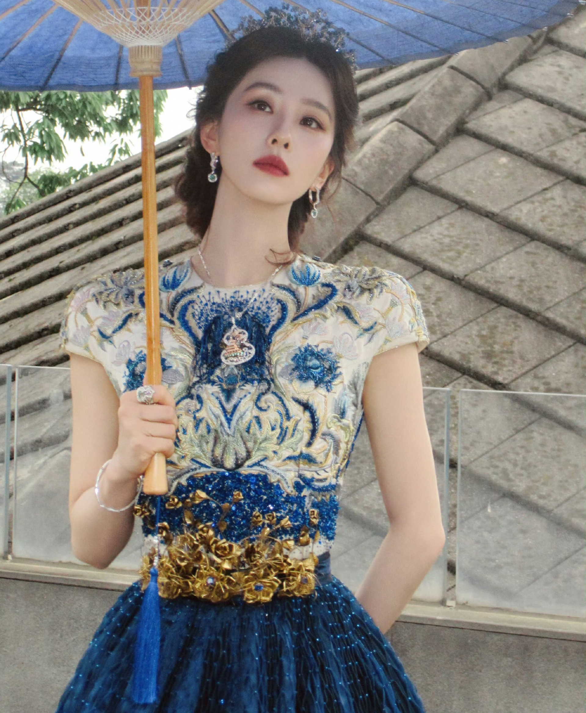 Nữ diễn viên giữ dáng bằng cách luyện tập múa