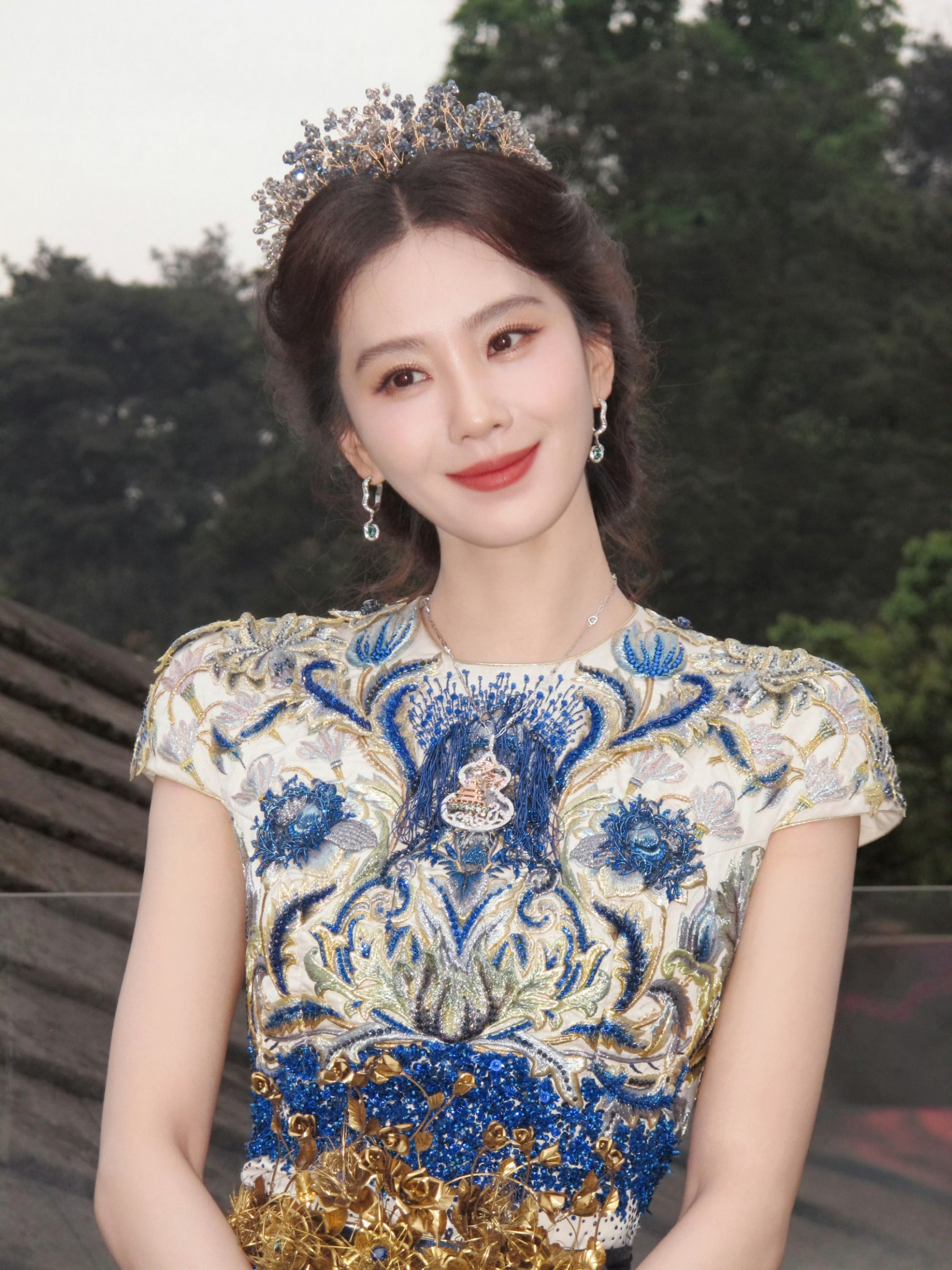 Lưu Thi Thi mang đến cảm giác của một thiên kim tiểu thư thanh tao, vừa bình lặng vừa sang trọng khiến người ta muốn ngắm mãi