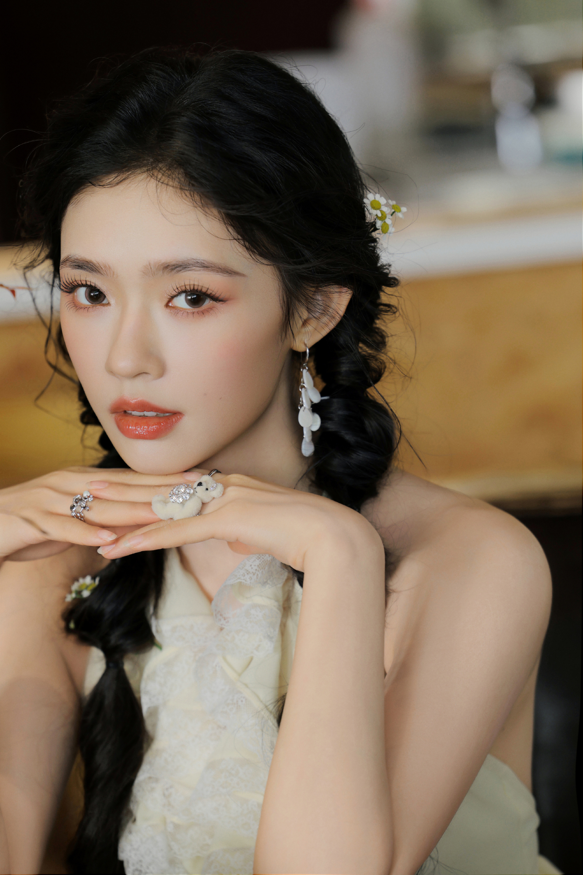 Chủ đề khán giả bàn tán về Lâm Duẫn vẫn chỉ dừng lại ở nhan sắc, vẻ sexy tại các sự kiện giải trí và đời tư nhiều tai tiếng của cô. Ảnh: Sina.