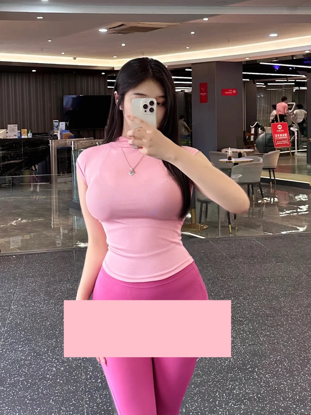 Một khoảnh khắc của nữ gymer khiến người xem đỏ mặt (Ảnh minh hoạ)