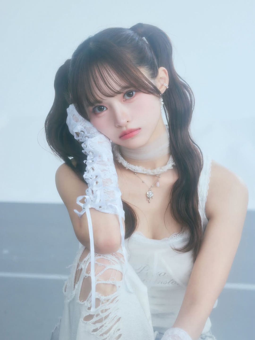 Fujisaki Nagi bí mật có 2 con gái mà không ai hay biết cho tới khi cô tự mình công bố tin tức. Đáng chú ý, cô sinh con đầu lòng khi chỉ mới 22 tuổi. Ảnh: Koreaboo