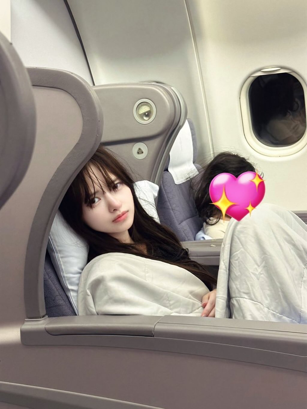 Sau khi tự mình công bố chuyện đã là mẹ 2 con, Fujisaki Nagi mới bắt đầu khoe hình các bé lên mạng. Ảnh: Instagram nhân vật